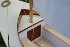 aero-naut 301300Bullseye Segelboot 1:5 Bausatz mit Fertigrumpf