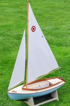 aero-naut 301300Bullseye Segelboot 1:5 Bausatz mit Fertigrumpf
