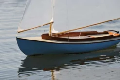 aero-naut 301300Bullseye Segelboot 1:5 Bausatz mit Fertigrumpf