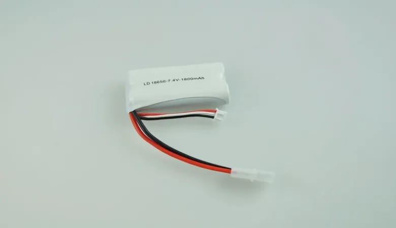AMEWI 28942LiIon Akku 7,4V 1800mAh mit Tamiya Stecker