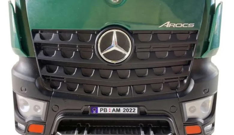AMEWI 22568Mercedes-Benz Arocs Lizenz Kranwagen mit Kipper RTR grün