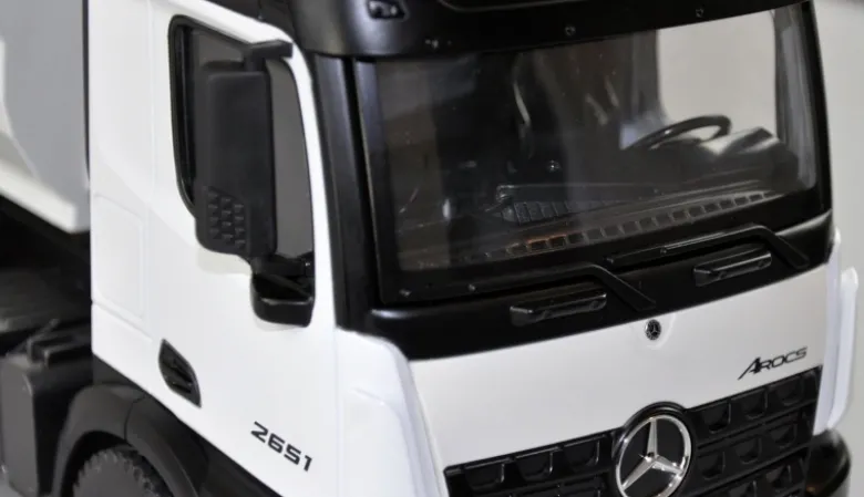 AMEWI 22413Mercedes LKW Kipper PRO Metall 1:14, 2,4GHz RTR weiß