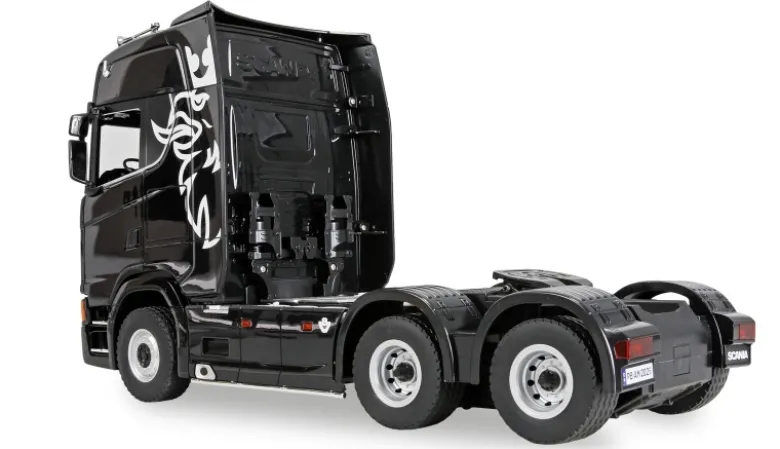AMEWI 22760Scania 770 S Zugmaschine 6x4 1:18 RTR schwarz