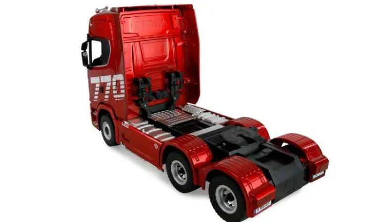 AMEWI 22717Scania 770 S Zugmaschine 6x4 1:18 RTR rot