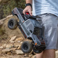 Axial AXI-1375T2SCX10 III Base Camp 4X4 Rock Crawler Brushed RTR 1:10, grau