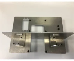 Carson 500907593Aluminium Grundplatte / Akkuhalter für 1:14 2/3-Achser