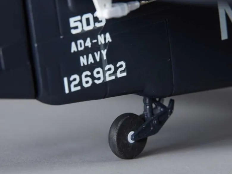 DERBEE DB005PBA1 Skyraider Warbird PNP blau - 80cm