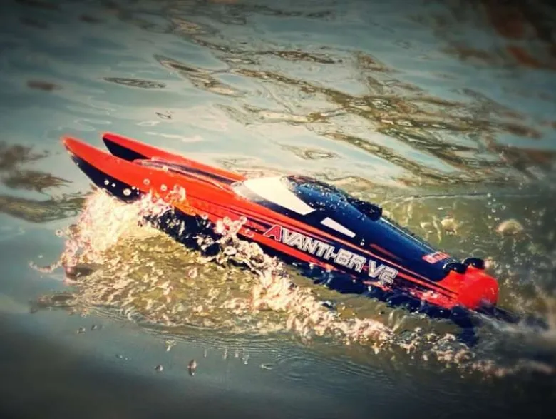 DF-Models 3640AVANTI BR V2 Brushed Racing-Katamaran Boot RTR