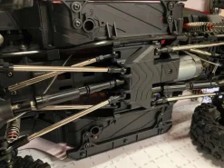 DF-Models 3164DF-4S PRO Crawler 1:10 313mm Radstand, 2.4GHz RTR, rot in Transportbox