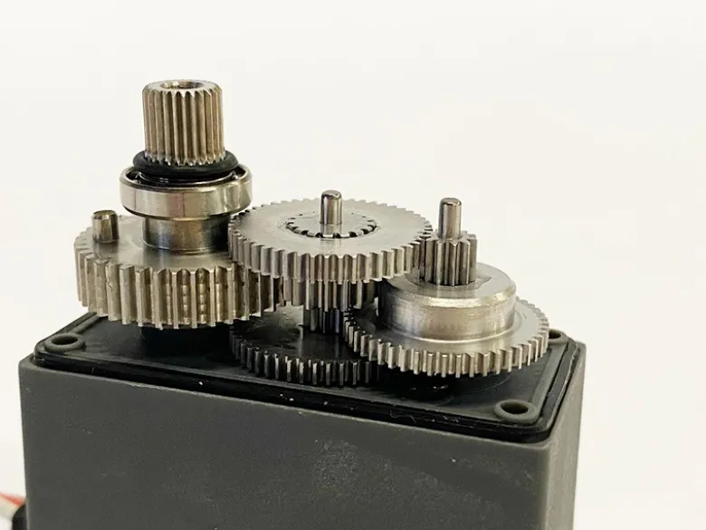 DF-Models 2423Digital-Servo DF-1500D mit Stahlgetriebe 16kg/0.13Sek bei 6V
