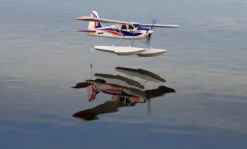 FMS DPFMS103RF-REFV3Kingfisher Trainer 1400mm RTF, Combo mit Reflex Gyro System inkl. Schwimmer + Skis