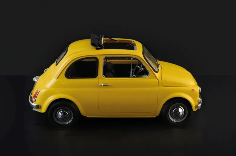 Italeri 4715Fiat 500 F Upgraded Edition, Bausatz, 1:12