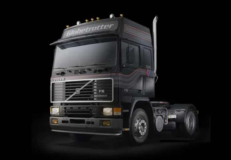 Italeri 3923VOLVO F-16 Globetrotter, Bausatz, 1:24