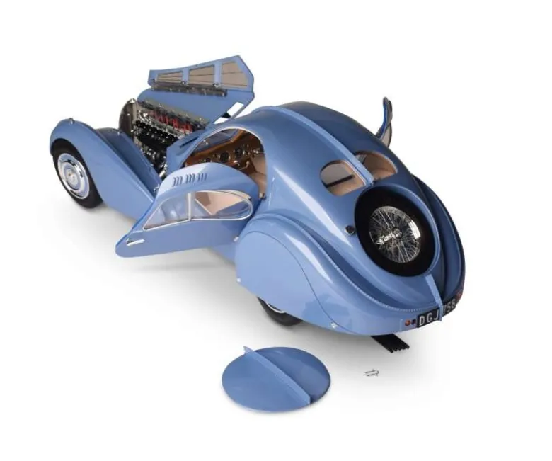IXO 520010108Bugatti 57 SC Metall Standmodellbausatz - 515 Teile Hochdetaillierter Standmodellbausatz mit Lichtfunktion