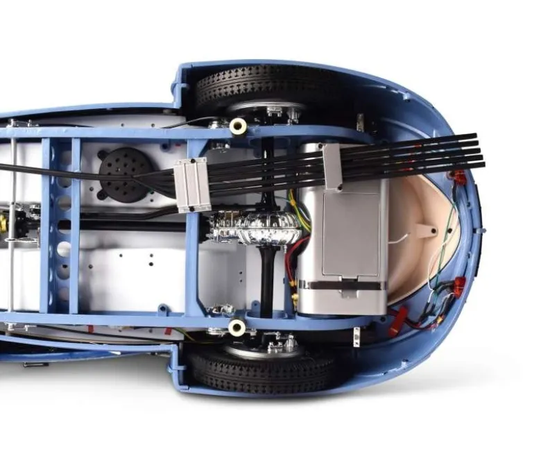 IXO 520010108Bugatti 57 SC Metall Standmodellbausatz - 515 Teile Hochdetaillierter Standmodellbausatz mit Lichtfunktion