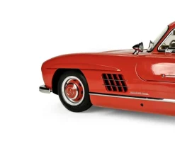 IXO 520010114Mercedes 300 SL Rot, 1:8 Standmodellbausatz 602 Teile - Hochdetailliert mit Licht & Sound