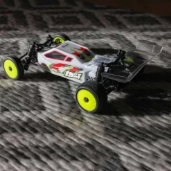 Losi LOS00007T1Micro-B 2WD Buggy RTR 1:24, weiß