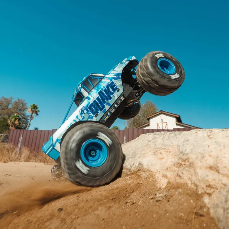 NEUARRMA ARA4437T2QUAKE 4S DSC 1:8 4X4 RTR Brushless Monster Truck Weiß/Blau