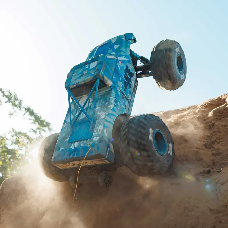 NEUARRMA ARA4437T2QUAKE 4S DSC 1:8 4X4 RTR Brushless Monster Truck Weiß/Blau