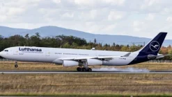 Revell 03803A340-300 Lufthansa New Livery, Bausatz, 1:144