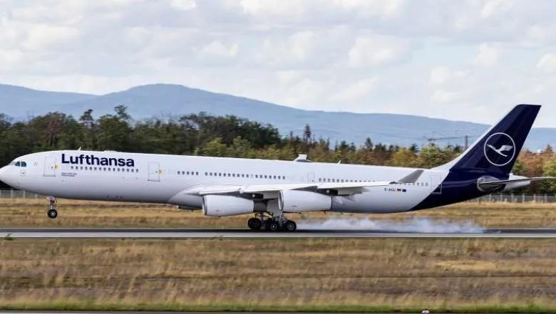 Revell 03803A340-300 Lufthansa New Livery, Bausatz, 1:144