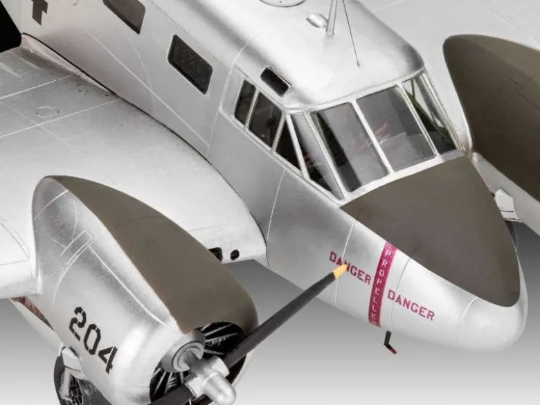 Revell 03811Beechraft Model 18 Bausatz 1:48