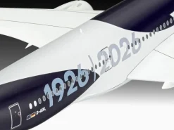 Revell 05612Geschenkset A350-900 - Lufthansa 100years, Bausatz 1:144 inkl. Farben, Pinsel, Kleber
