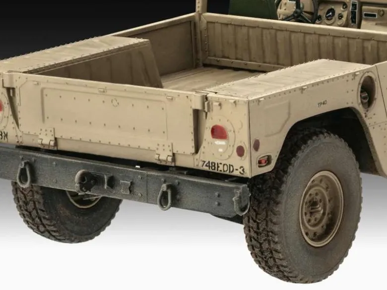 Revell 03366HMMWV M109 7A2 Plastikbausatz 1:35