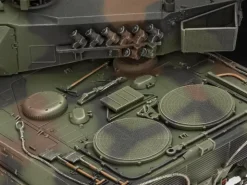 Revell 05631Leopard 2A6MA2 Exclusive Edi Revell Modellbausatz mit Basiszubehör