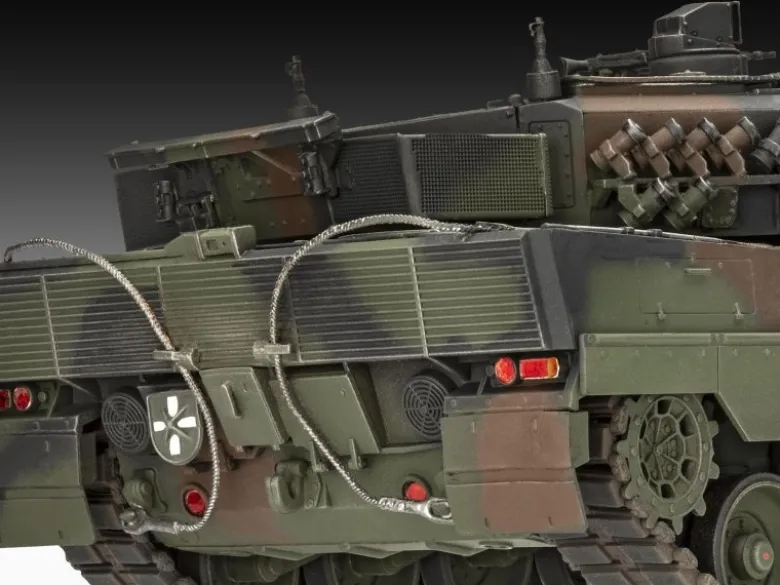 Revell 05631Leopard 2A6MA2 Exclusive Edi Revell Modellbausatz mit Basiszubehör