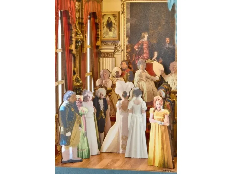 Revell 00542Tiny Adventures - Bridgerton 'The Duke and I' Book Nook - Miniaturwelt aus Holz zum Zusammenbauen