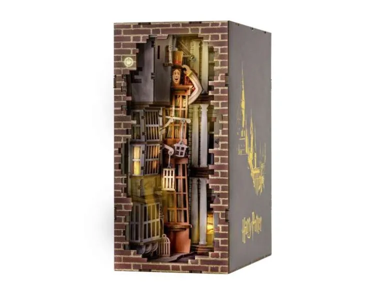 Revell 00530Tiny Adventures - Harry Potter 'Diagon Alley' Book Nook - Miniaturwelt aus Holz zum Zusammenbauen
