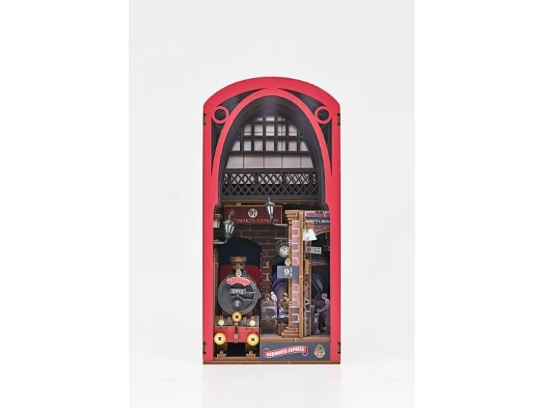 Revell 00545Tiny Adventures - Harry Potter 'Hogwarts Express' Book Nook - Miniaturwelt aus Holz zum Zusammenbauen