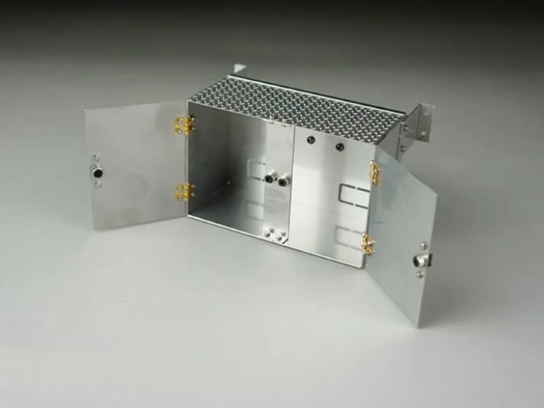 ScaleClub 50234Staubox 90mm mit Doppeltüren Riffelblech V2A für 1/14 Truck