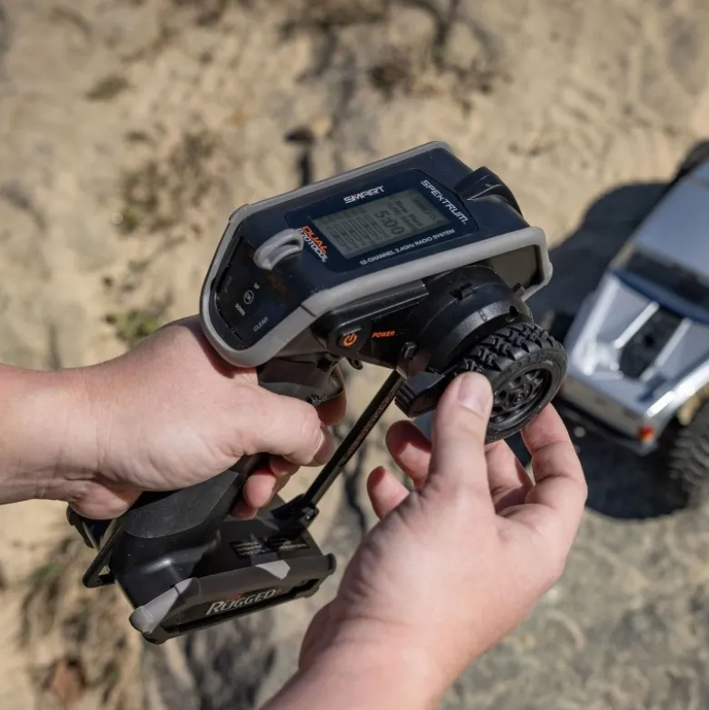 Spektrum SPM6220DX Rugged+ 12-Kanal DSMR+ Fernsteuerung mit SR615 Empfänger