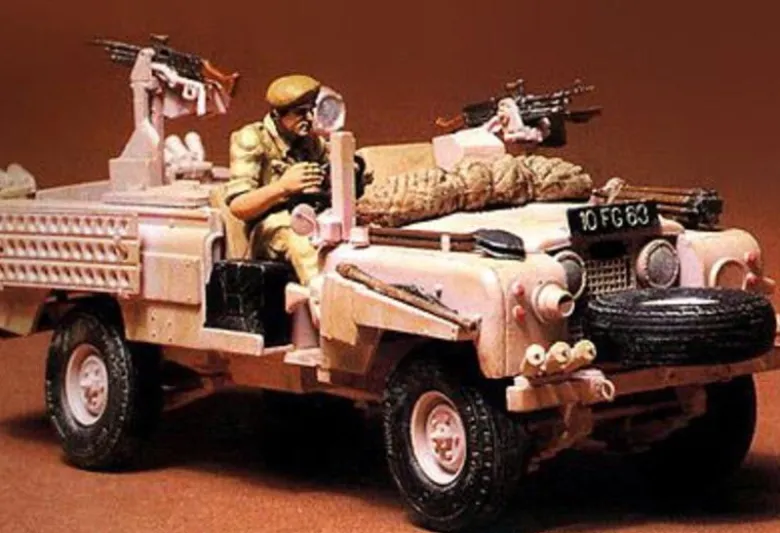 Tamiya 35076British SAS Land Rover 'Pink Panther' 1:35
