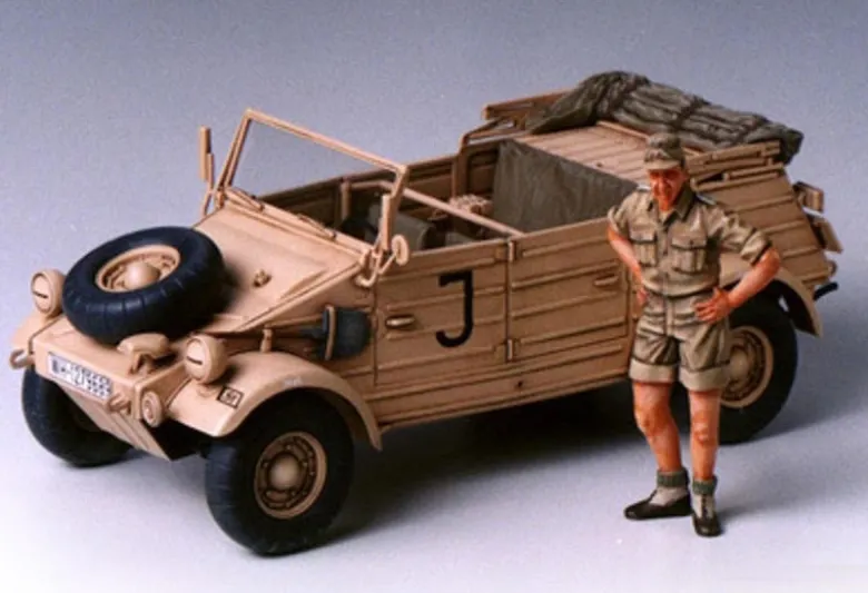 Tamiya 35238Deutscher Kübelwagen Type 82 1:35