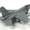 Tamiya 60788F-16CJ Fighting Falcon mit Zurüstteilen, Plastikbausatz 1:72