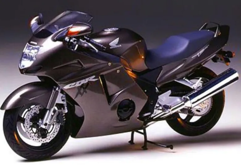 Tamiya 140701:12 Honda CBR110XX Super Blackbird