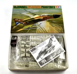 Tamiya 60305Mc Donnell F4 C/D PHANTOM II, Plastikbausatz, 1:32