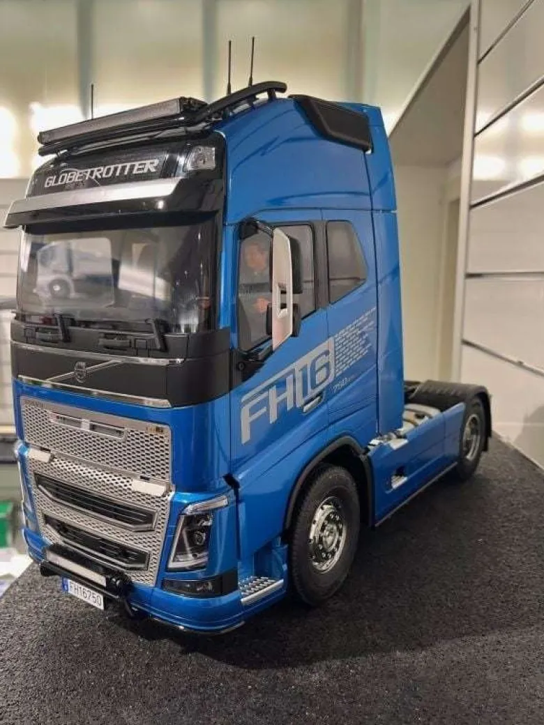 Tamiya 56375SET2Volvo FH16 XL 750 4x2 Globetrotter Truck 1:14 SET2 Komplettset + LED & Lagersatz, Carbon-Look Funke