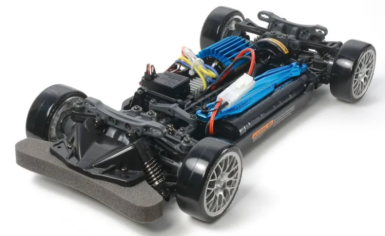 Tamiya 58584TT-02D Drift Spec Chassis 1:10 mit Sport Tuned Motor Kugellager, Motorhalter Alu, Ölstossdämpfer Driftreifen