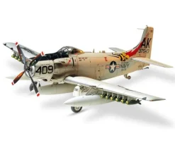 Tamiya 61058USN Douglas A1-H Skyraider, Plastikbausatz 1:48