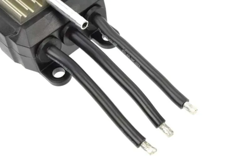 ZTW ZT-7105210Seal 105A SBEC G2 - 3-8S Lipo - SBEC 6-7.4-8.4V/8A Brushless Regler für Schiffe