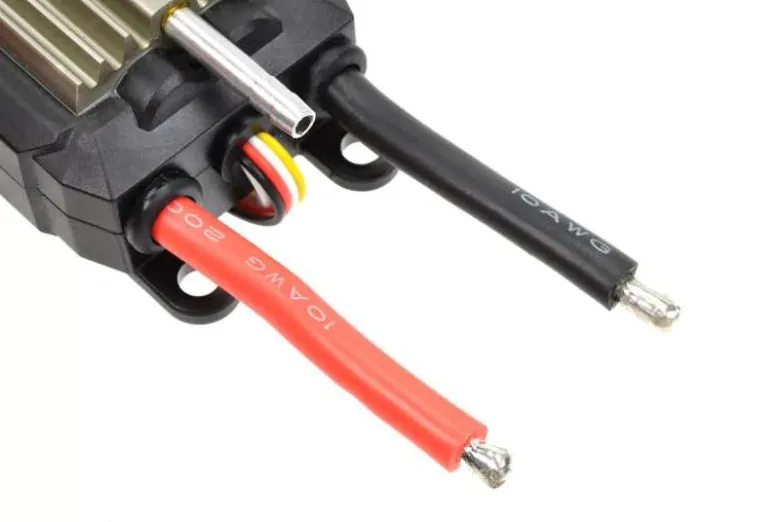 ZTW ZT-7105210Seal 105A SBEC G2 - 3-8S Lipo - SBEC 6-7.4-8.4V/8A Brushless Regler für Schiffe